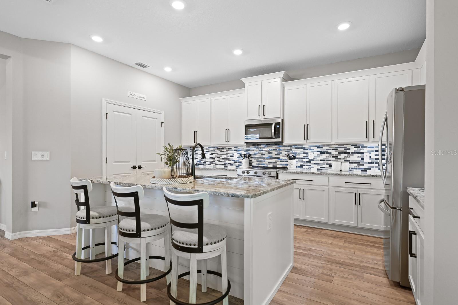 Listing photo id 11 for 520 Valri Park Drive