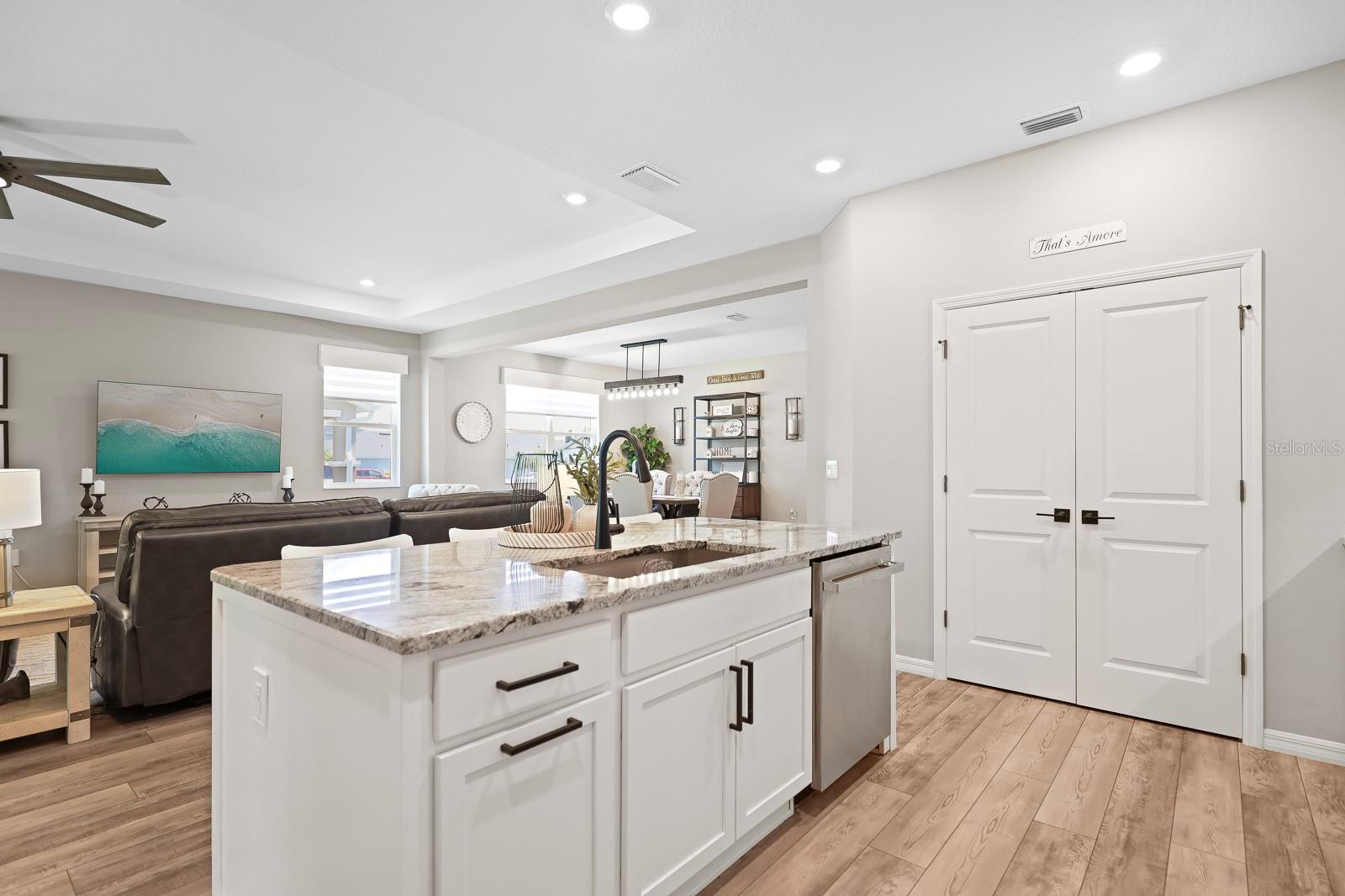 Listing photo id 14 for 520 Valri Park Drive