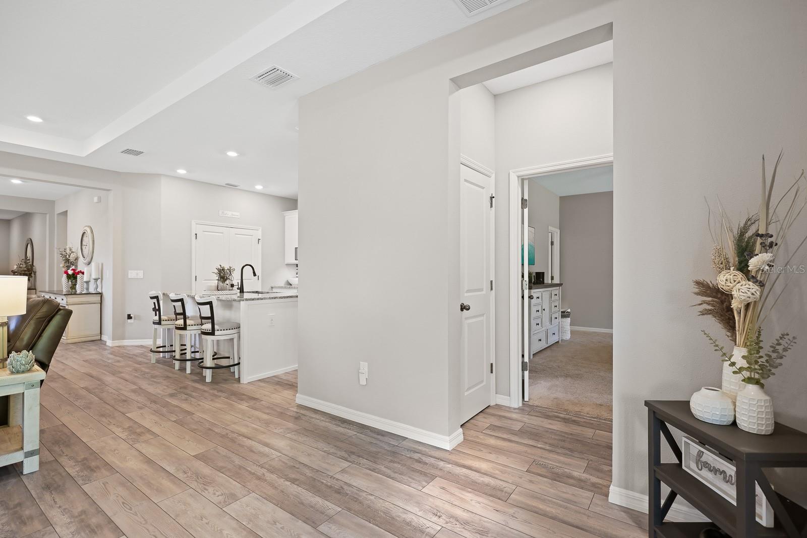Listing photo id 16 for 520 Valri Park Drive