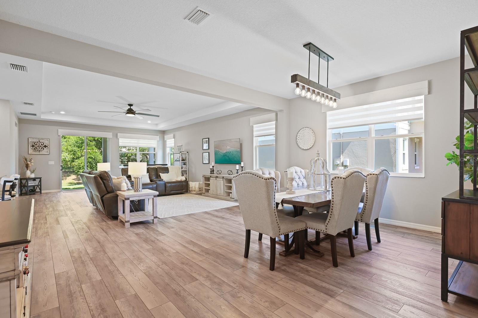 Listing photo id 3 for 520 Valri Park Drive
