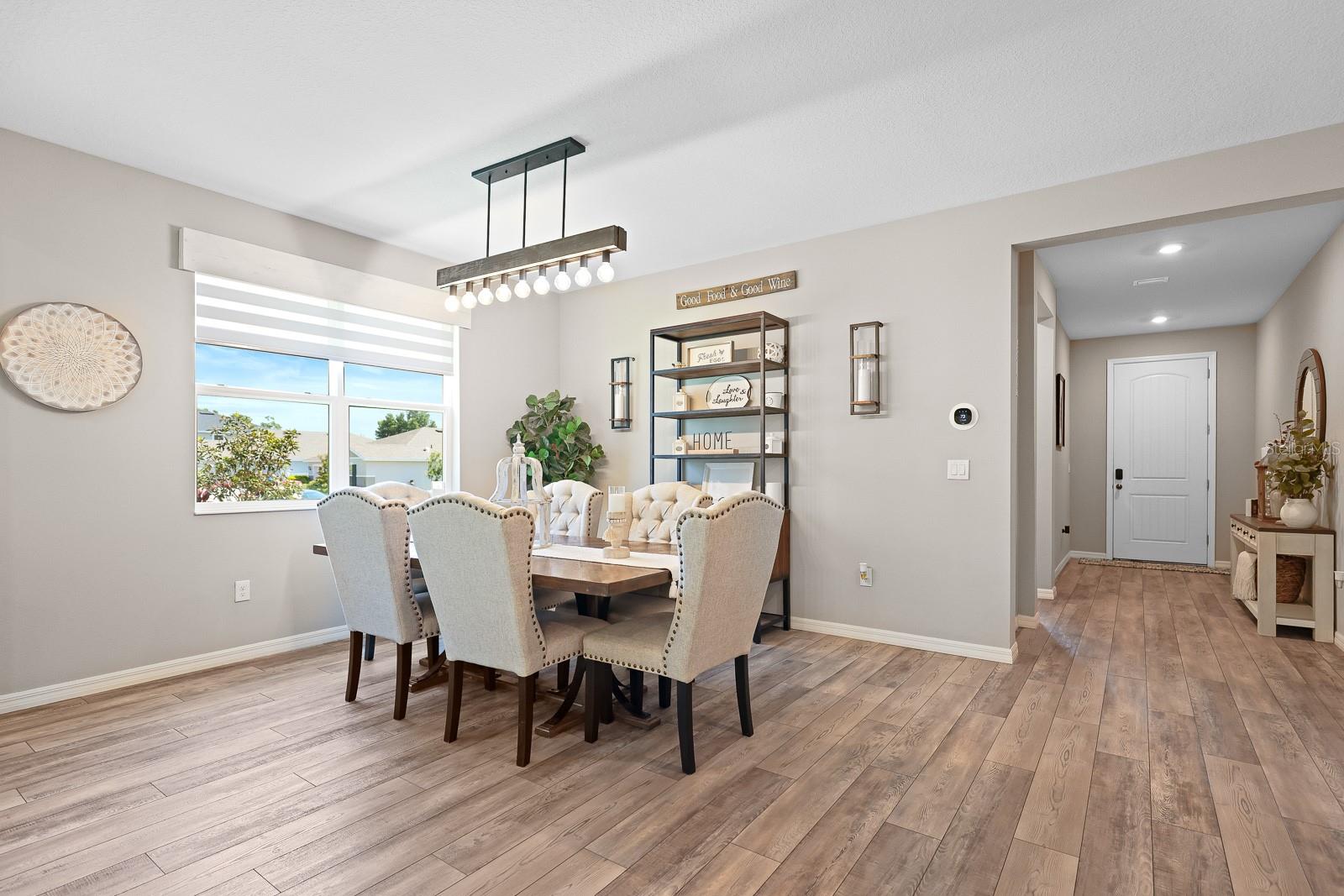 Listing photo id 4 for 520 Valri Park Drive