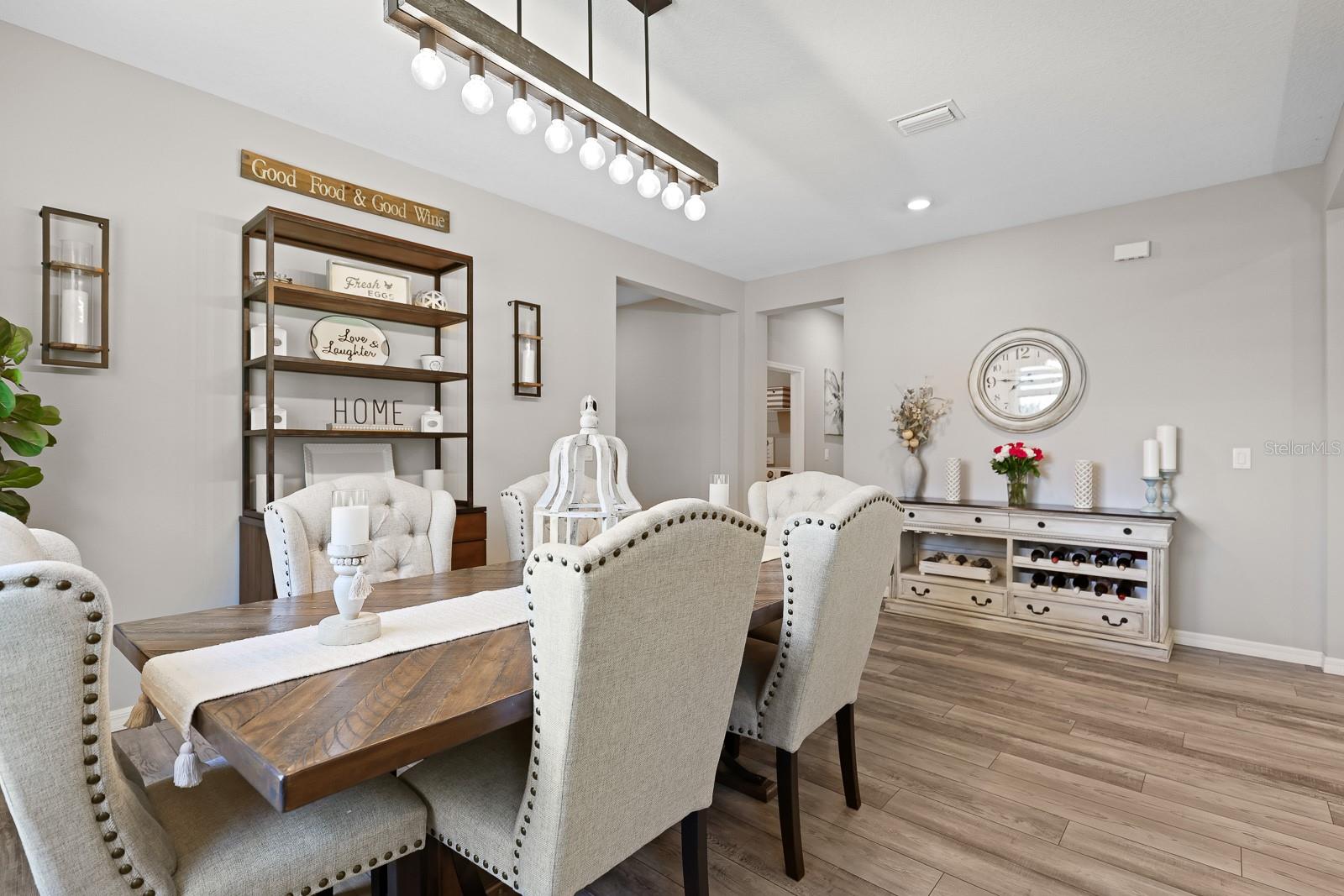Listing photo id 5 for 520 Valri Park Drive