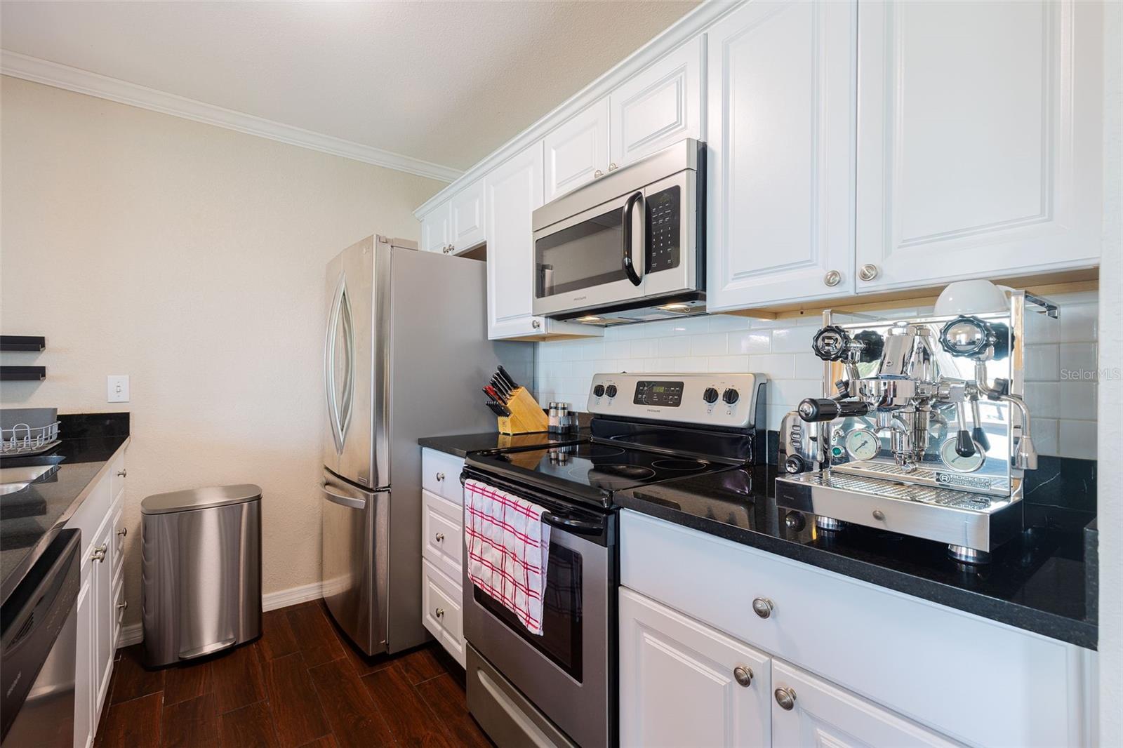 Image 10 of 30 For 10379 Paradise Boulevard 40
