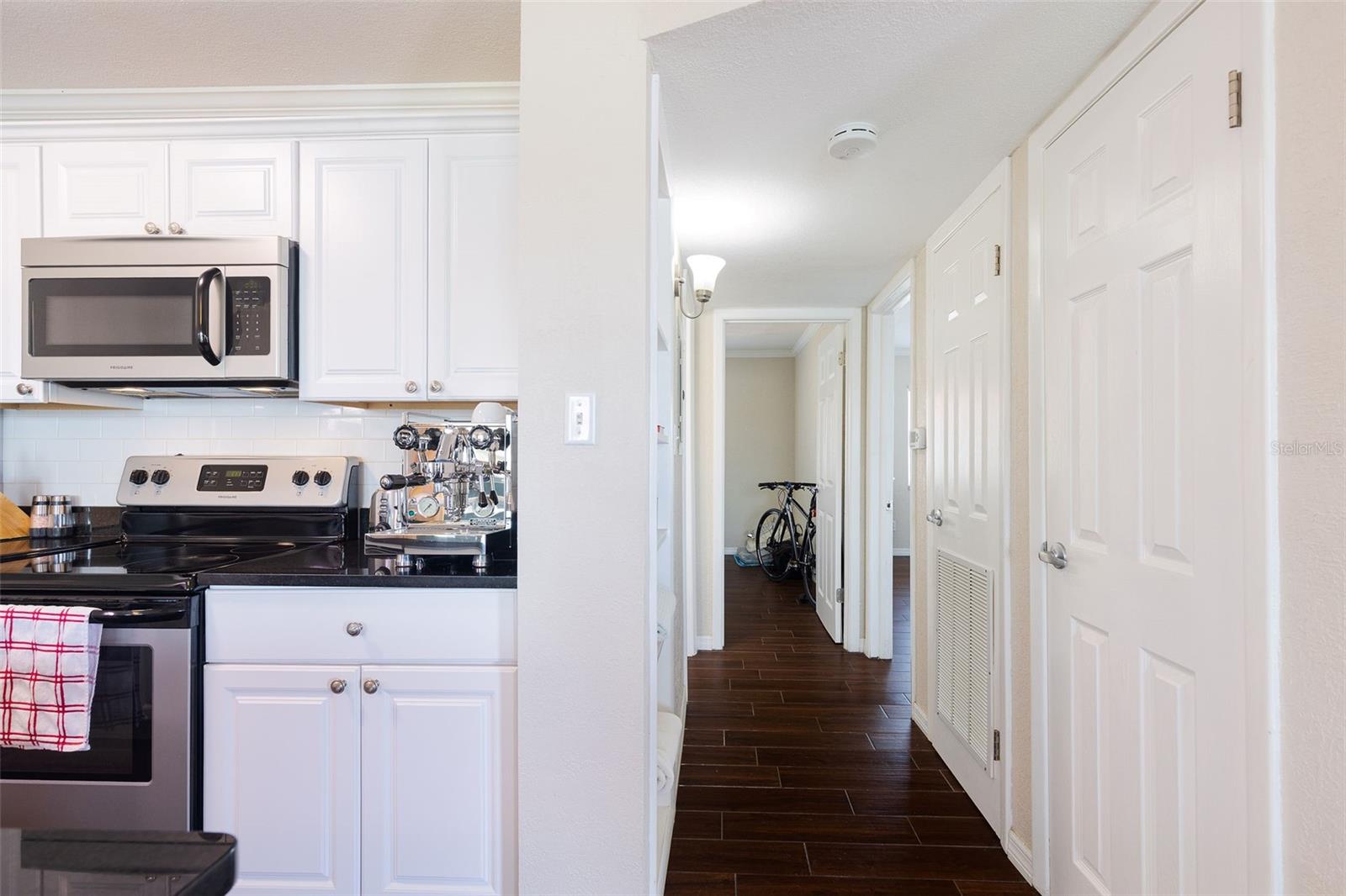 Image 11 of 30 For 10379 Paradise Boulevard 40