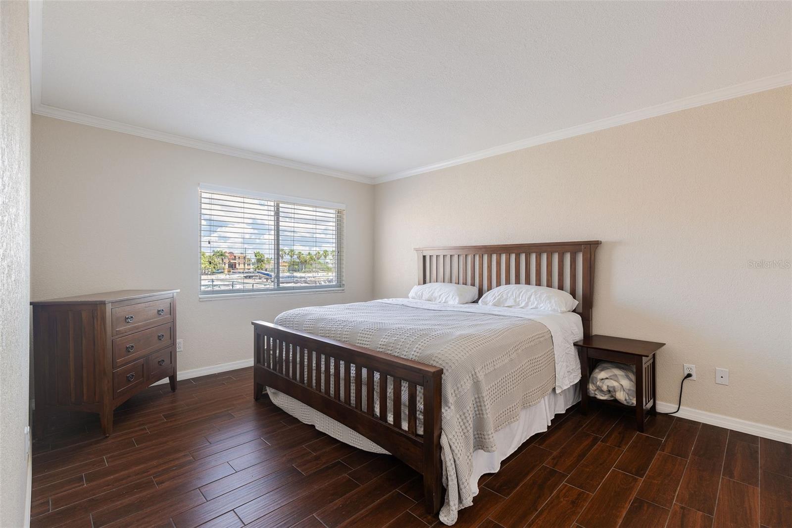 Image 12 of 30 For 10379 Paradise Boulevard 40