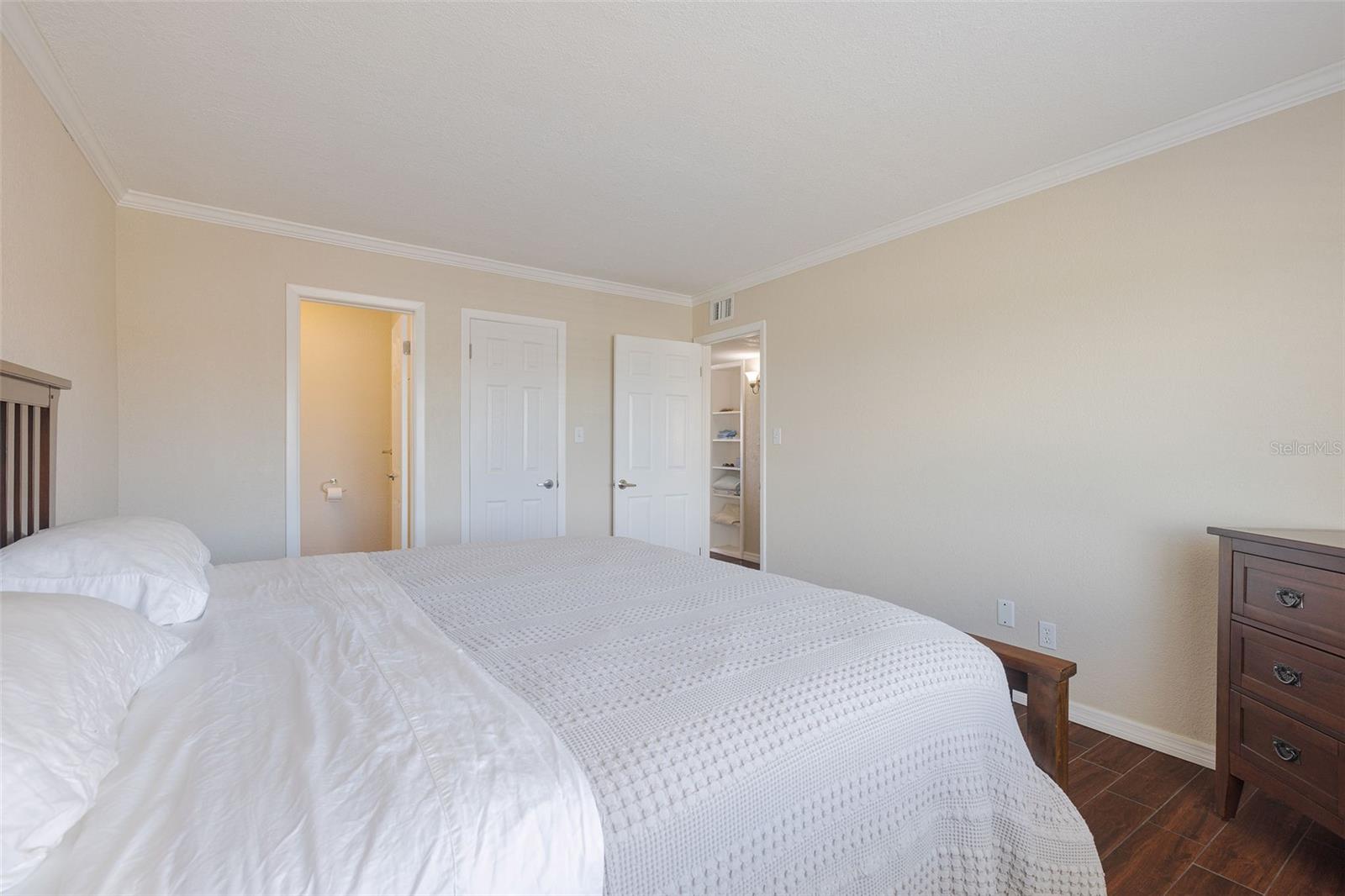 Image 13 of 30 For 10379 Paradise Boulevard 40