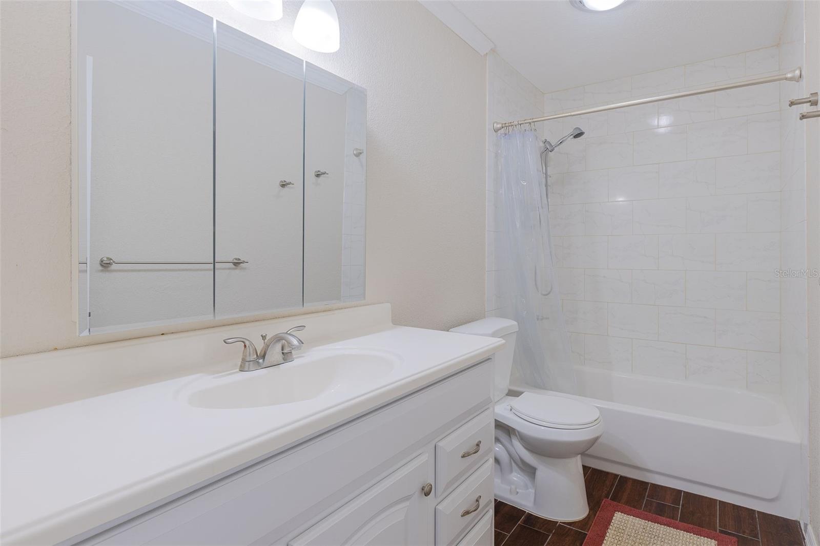 Image 17 of 30 For 10379 Paradise Boulevard 40