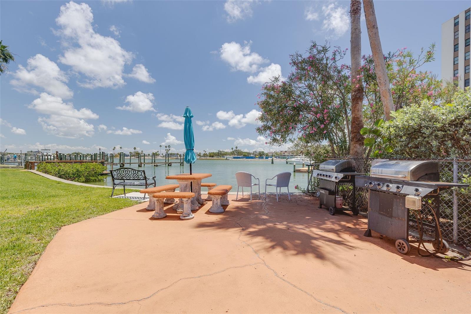 Image 2 of 30 For 10379 Paradise Boulevard 40