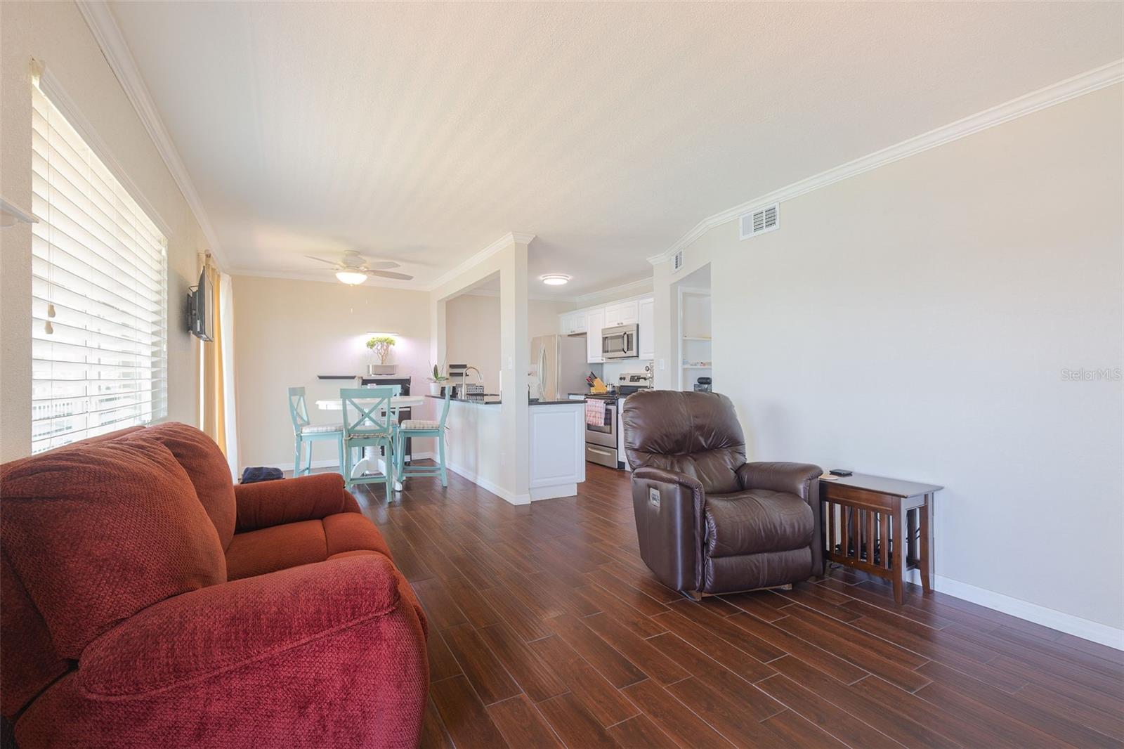Image 20 of 30 For 10379 Paradise Boulevard 40