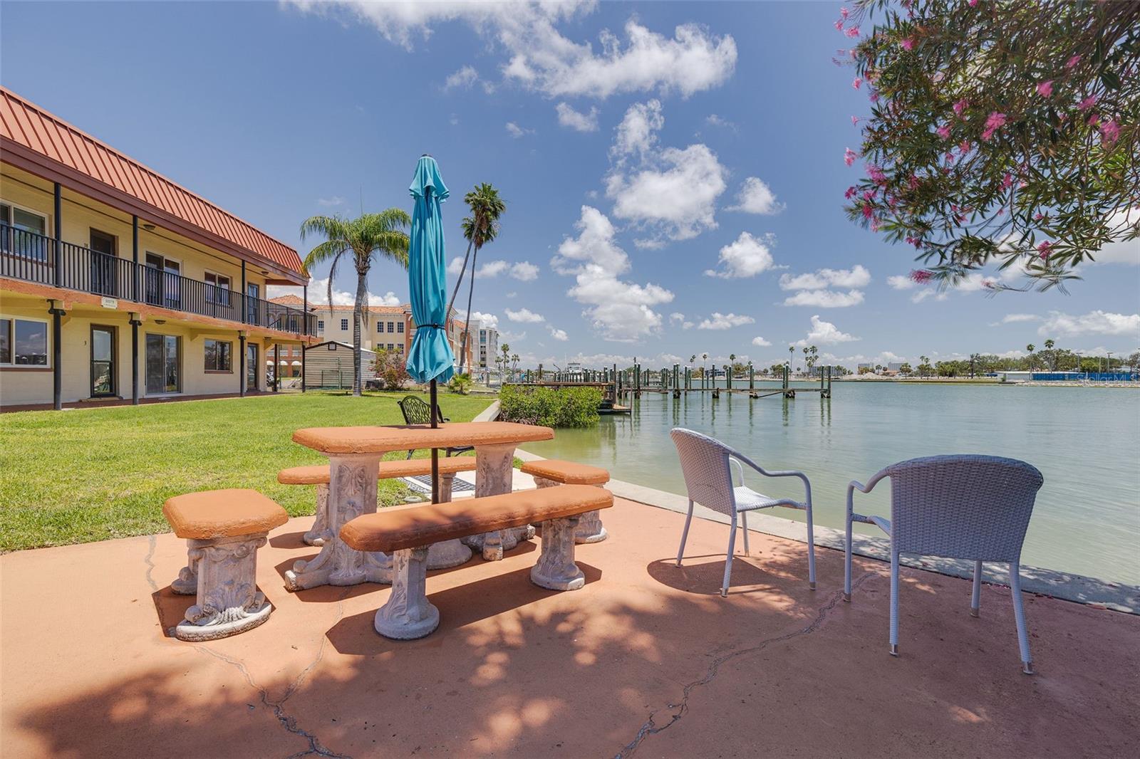Image 25 of 30 For 10379 Paradise Boulevard 40