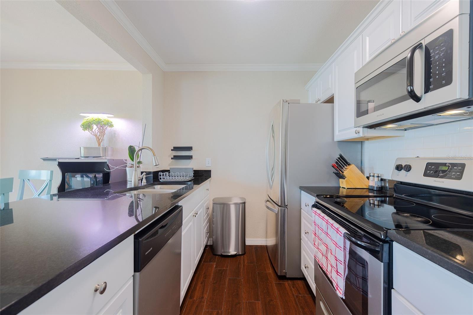 Image 4 of 30 For 10379 Paradise Boulevard 40