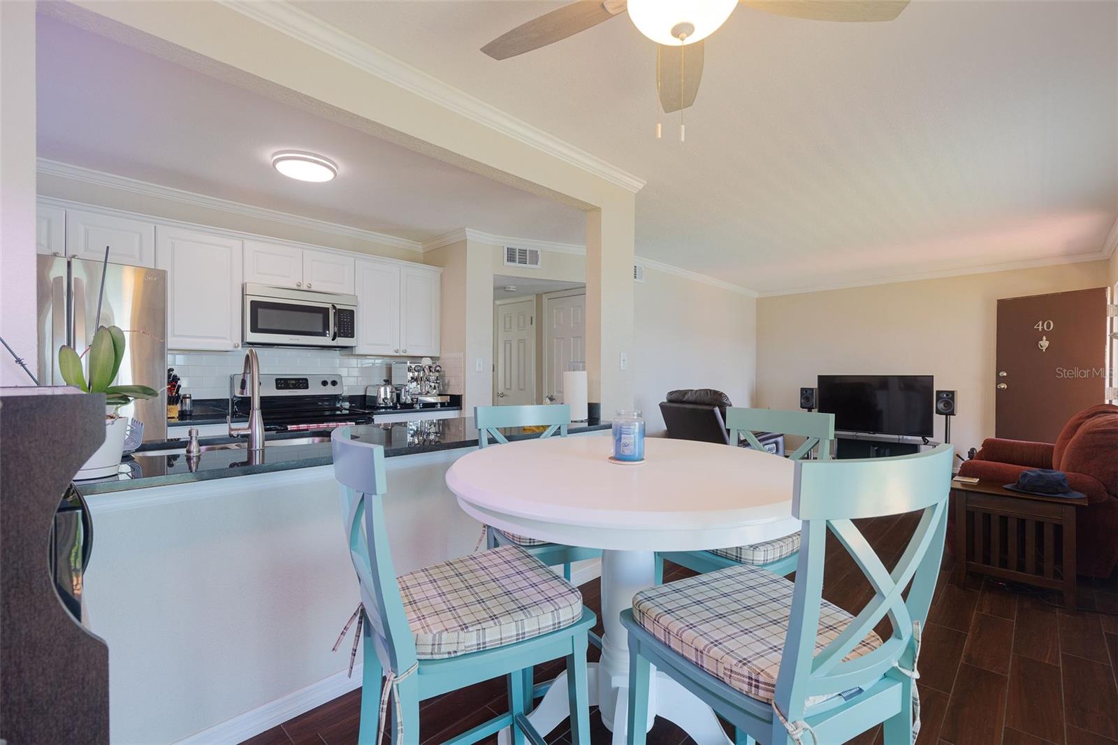Image 8 of 30 For 10379 Paradise Boulevard 40