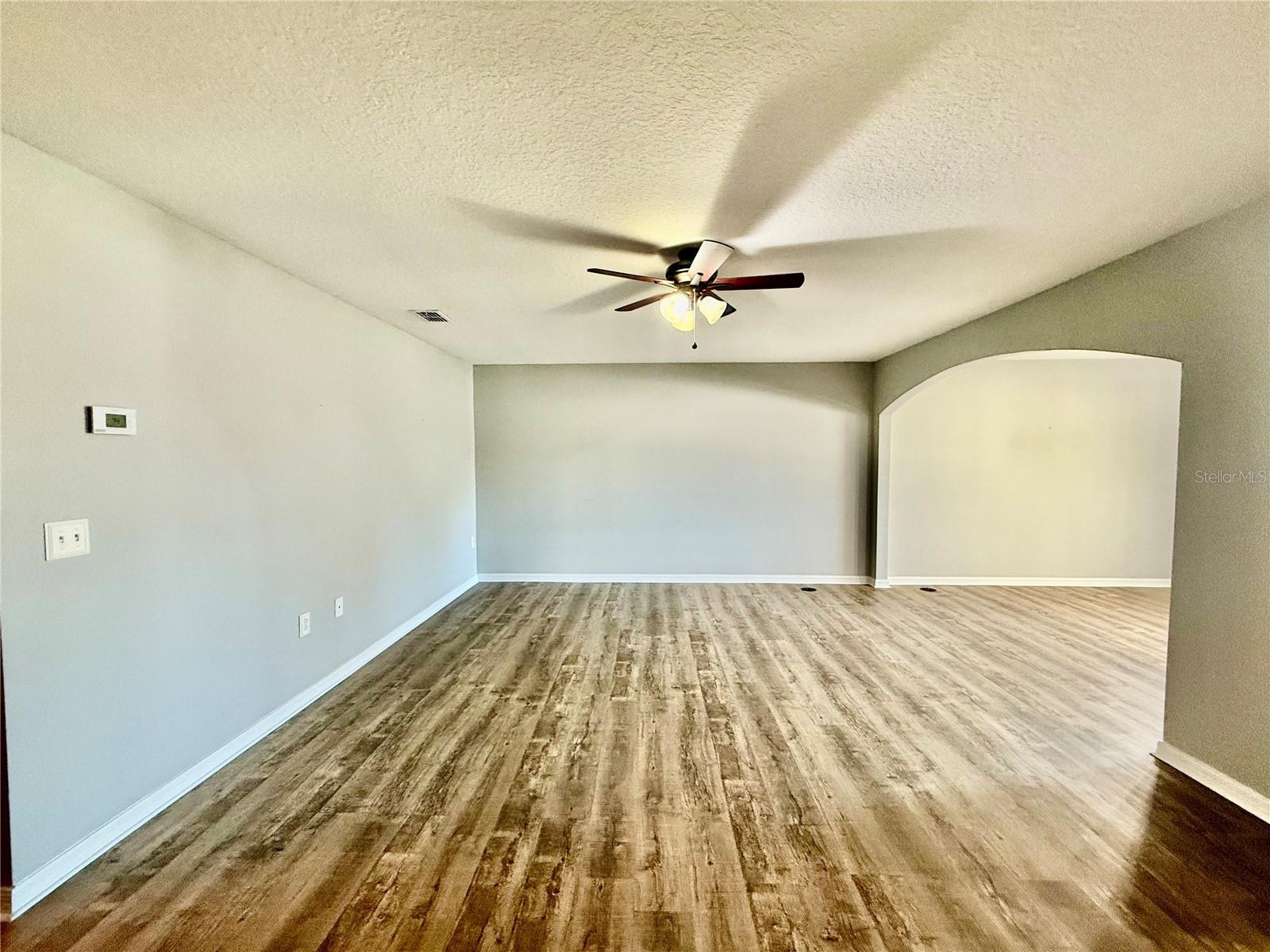 Listing photo id 8 for 4505 Ashburn Square Drive