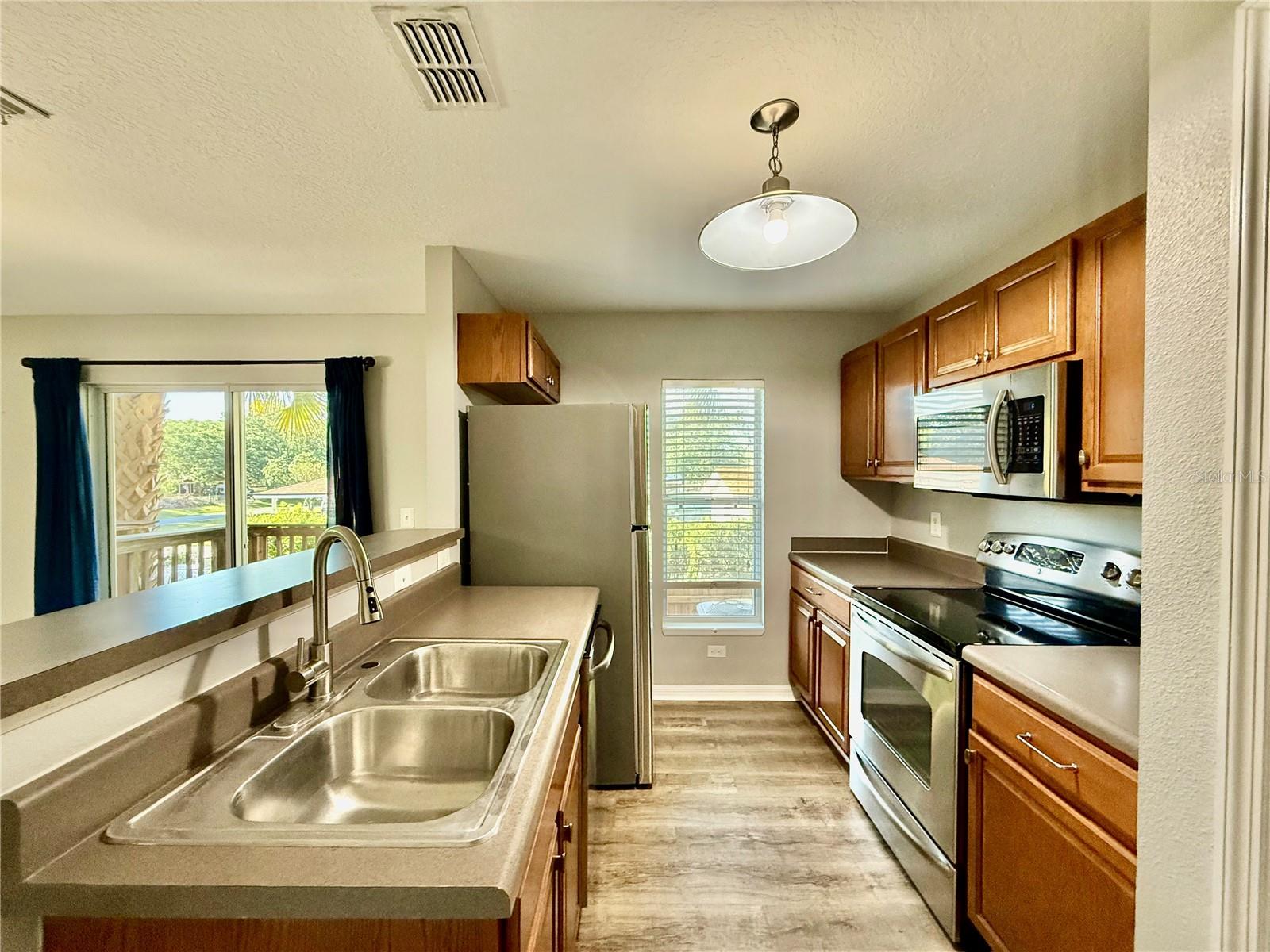 Listing photo id 11 for 4505 Ashburn Square Drive