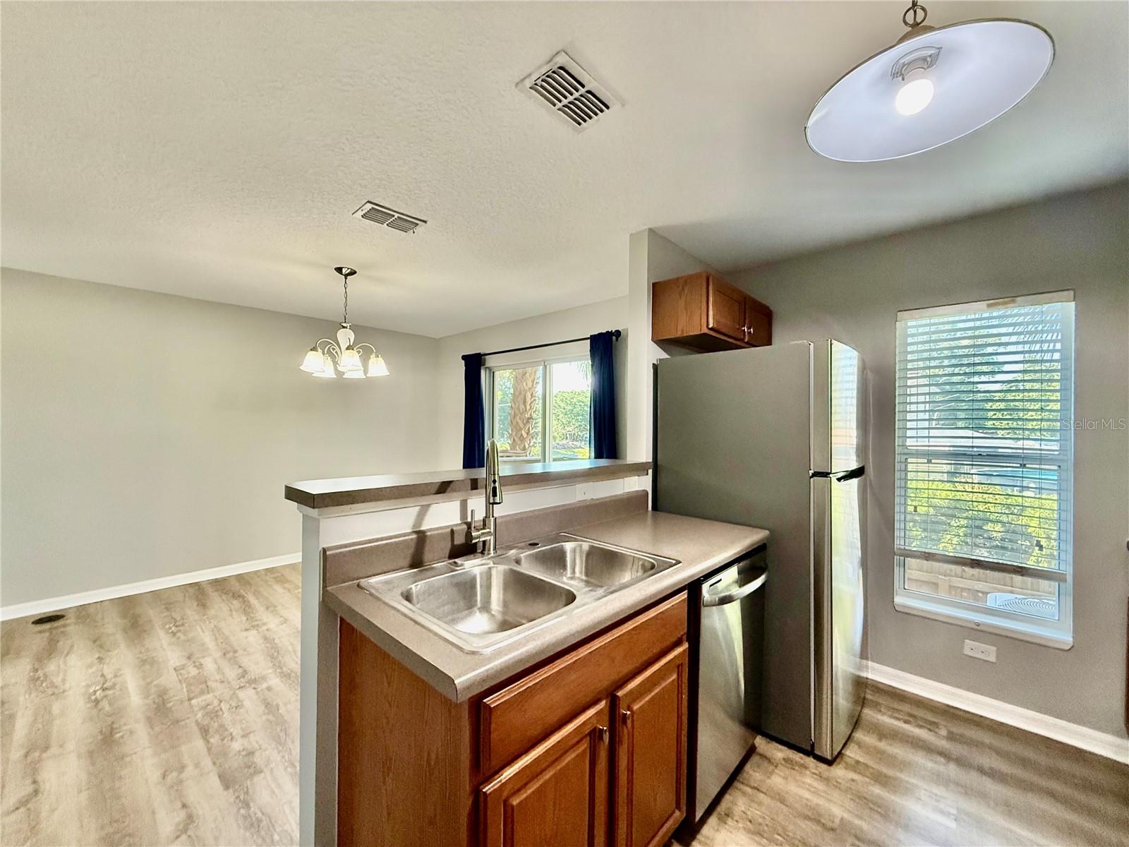 Listing photo id 12 for 4505 Ashburn Square Drive