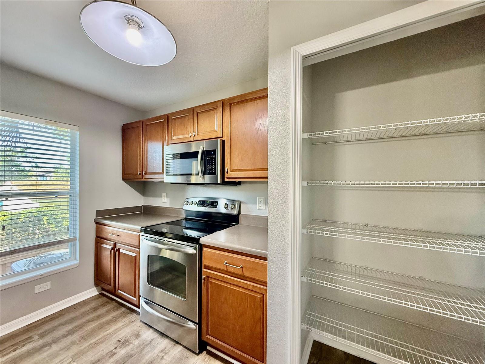 Listing photo id 13 for 4505 Ashburn Square Drive