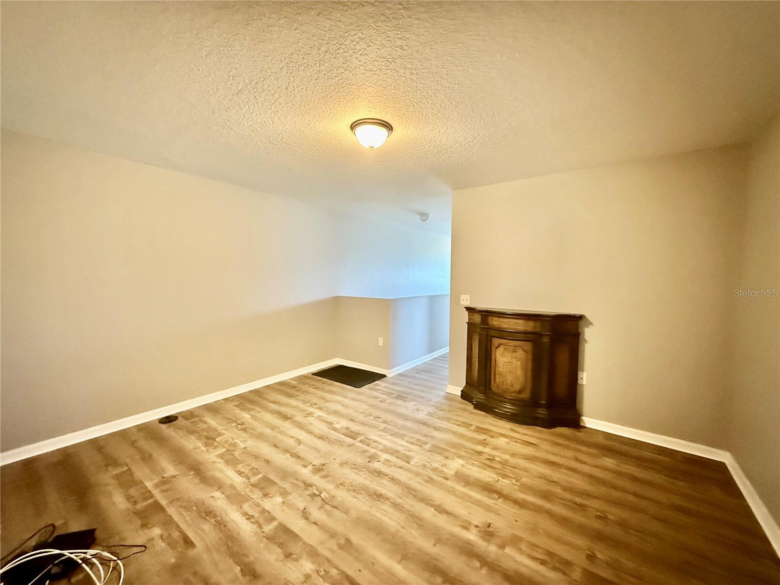 Listing photo id 14 for 4505 Ashburn Square Drive