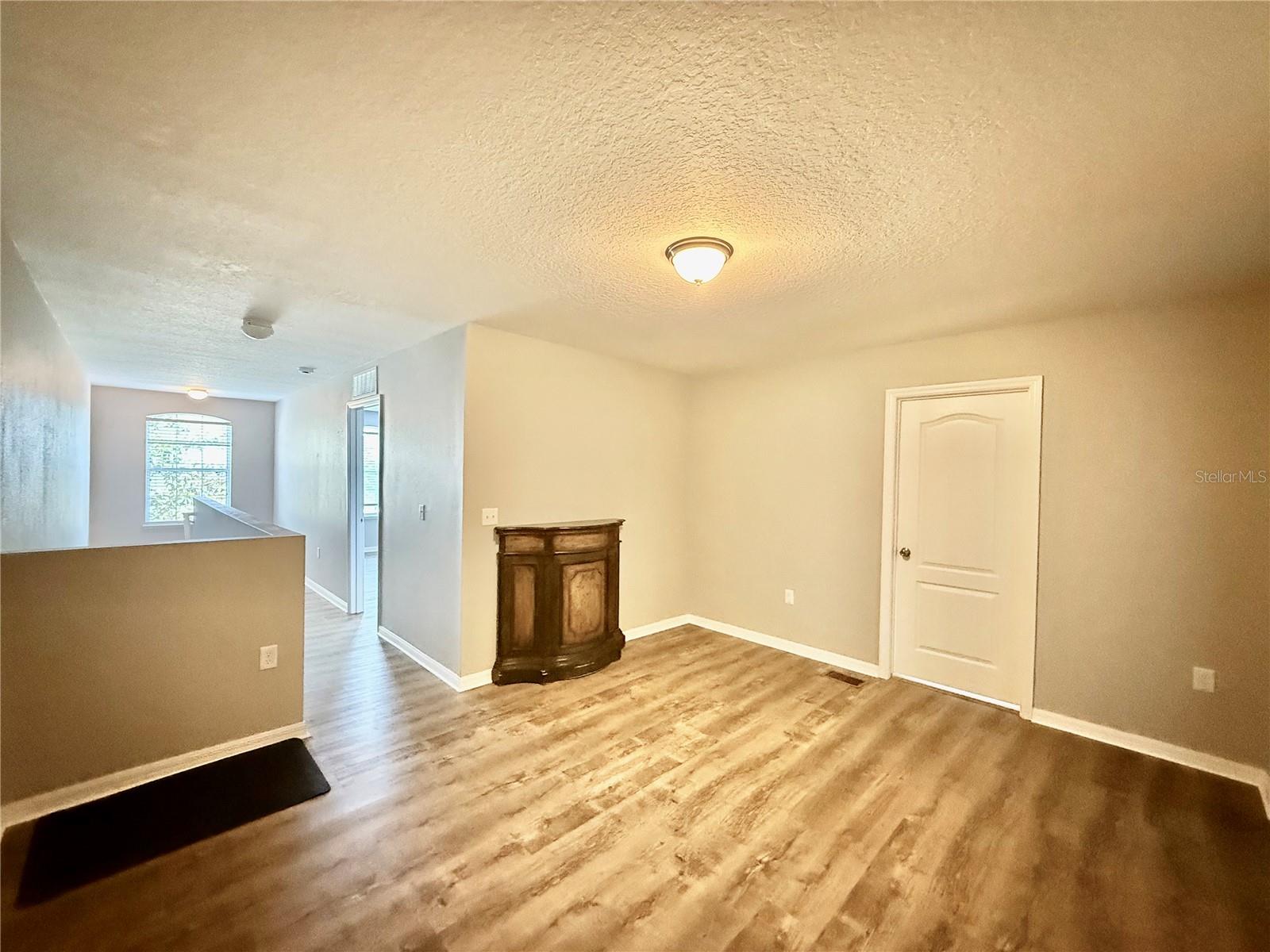 Listing photo id 15 for 4505 Ashburn Square Drive
