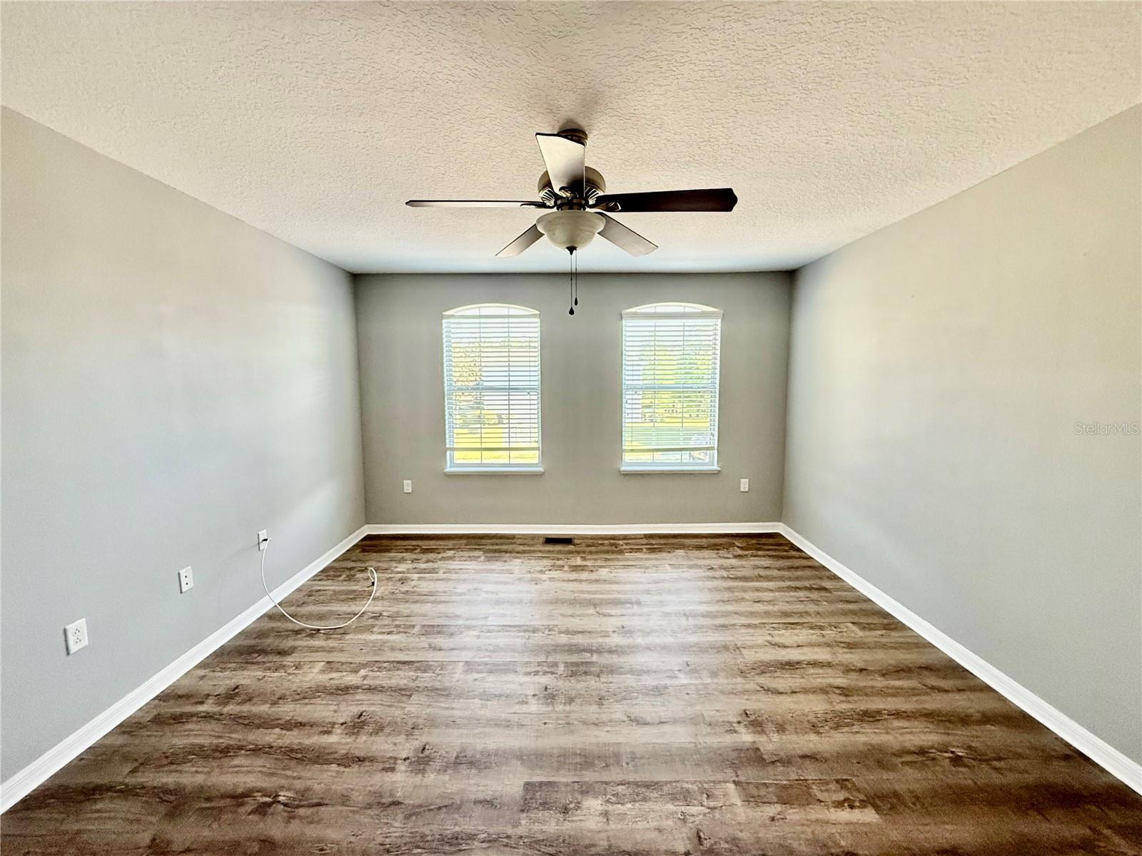 Listing photo id 17 for 4505 Ashburn Square Drive