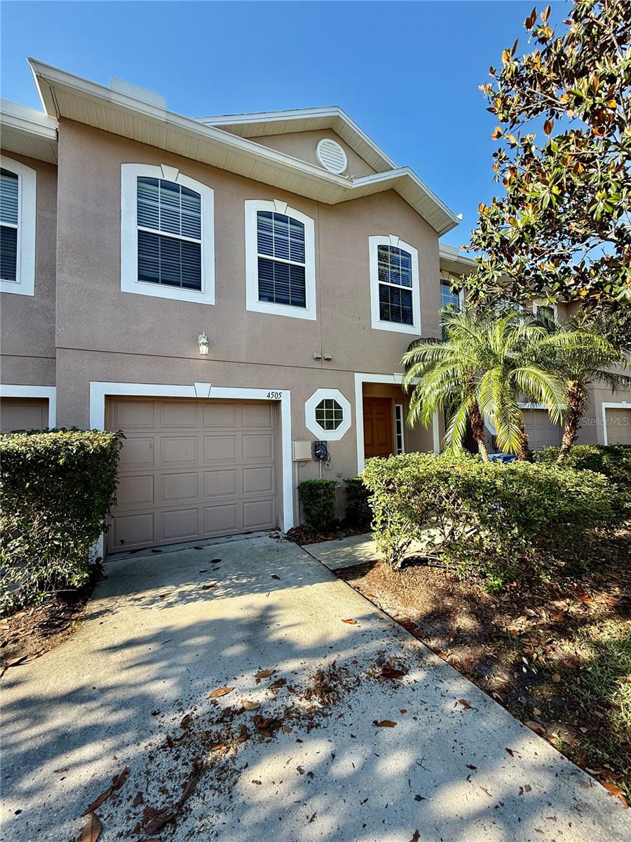 Listing photo id 0 for 4505 Ashburn Square Drive