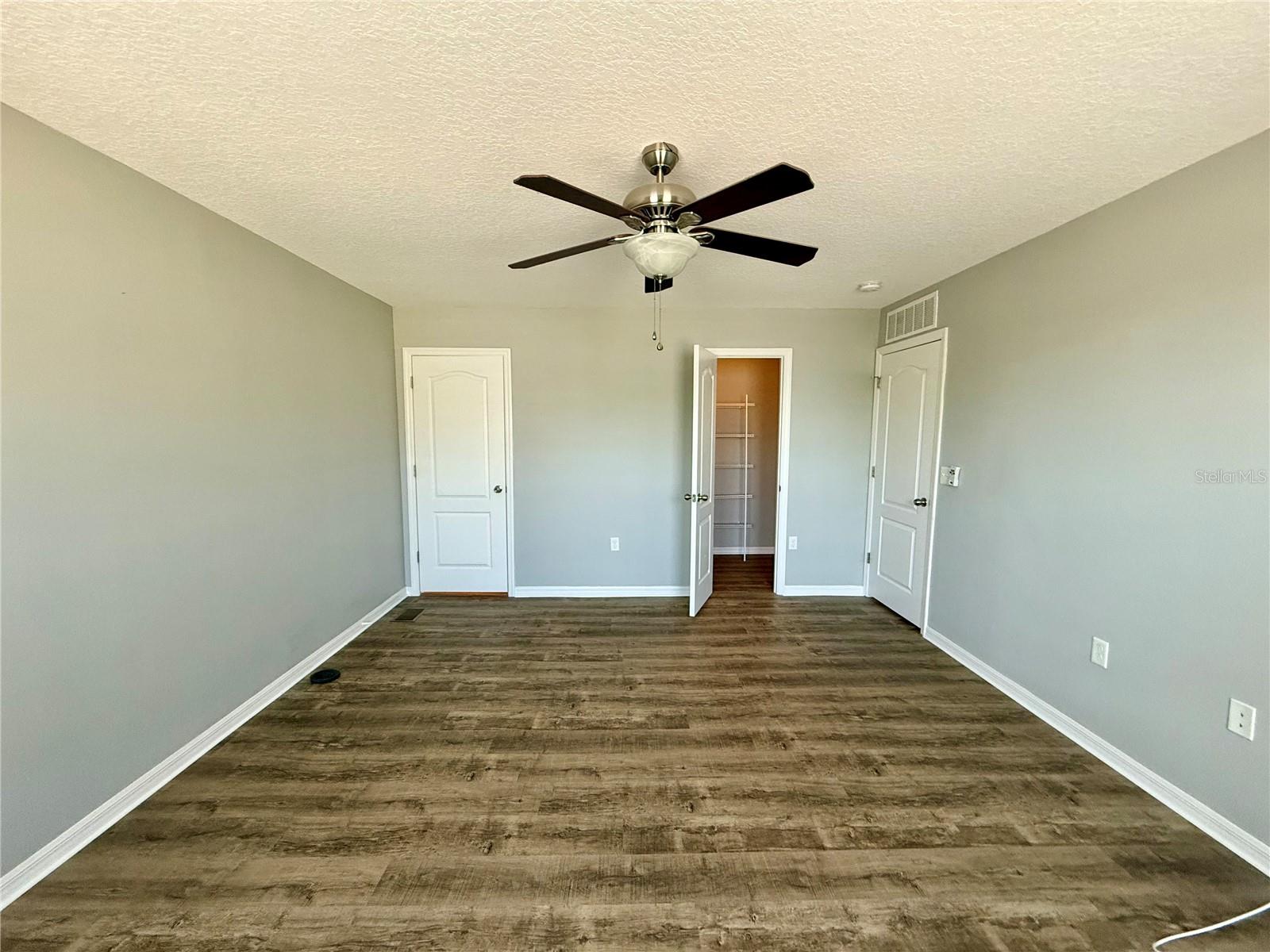 Listing photo id 18 for 4505 Ashburn Square Drive