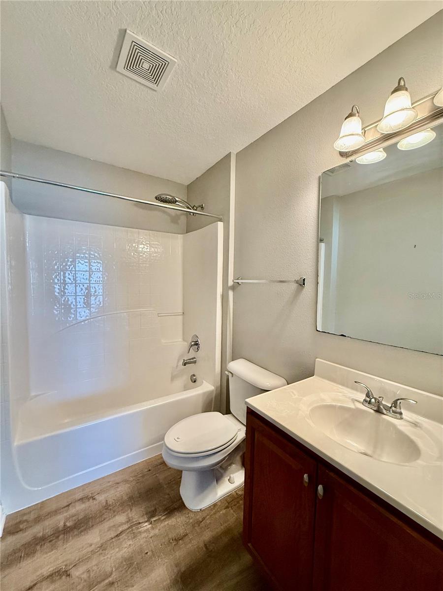 Listing photo id 20 for 4505 Ashburn Square Drive
