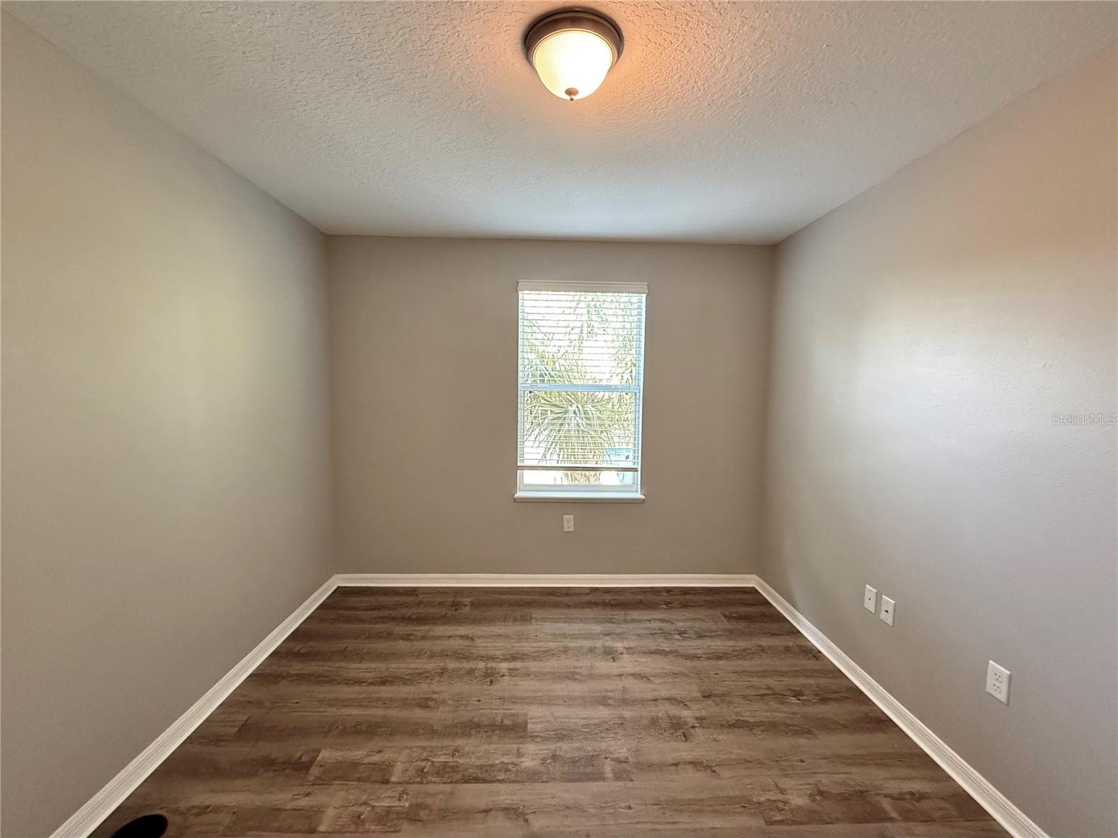 Listing photo id 21 for 4505 Ashburn Square Drive