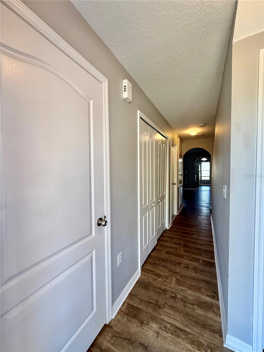 Listing photo id 1 for 4505 Ashburn Square Drive