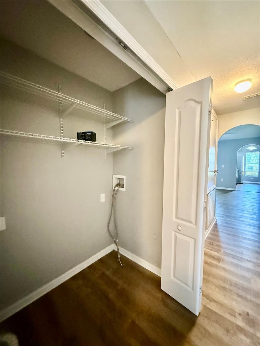 Listing photo id 3 for 4505 Ashburn Square Drive