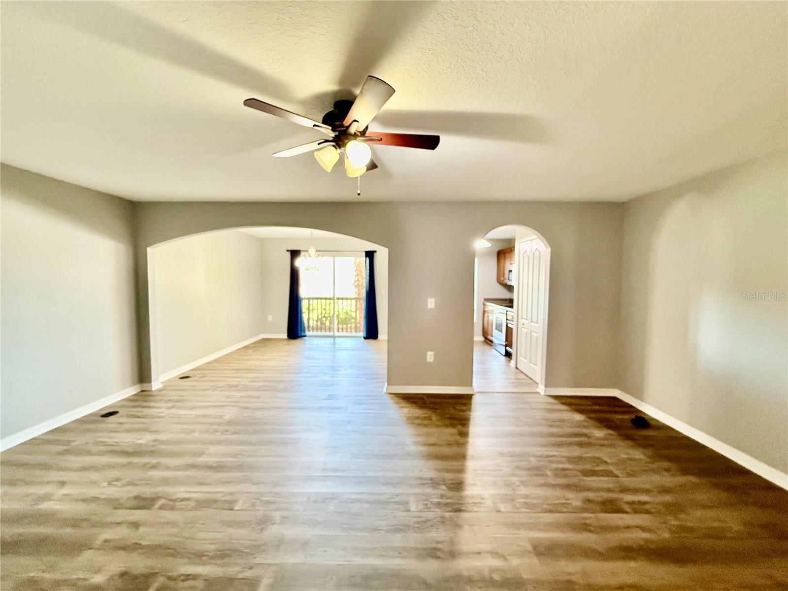 Listing photo id 5 for 4505 Ashburn Square Drive