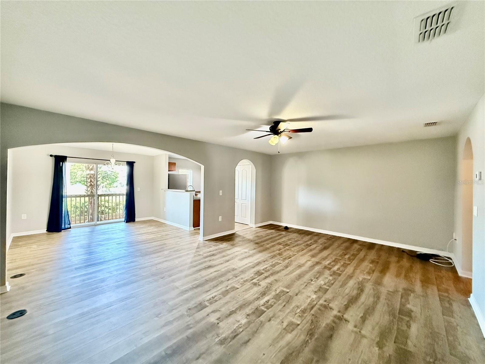 Listing photo id 6 for 4505 Ashburn Square Drive