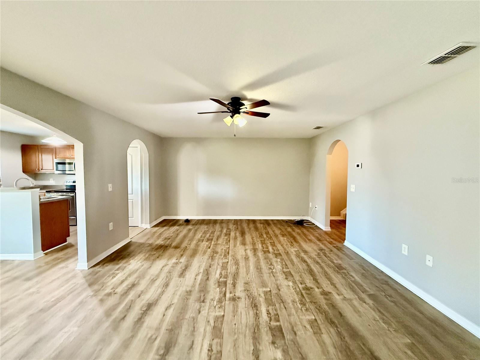 Listing photo id 7 for 4505 Ashburn Square Drive