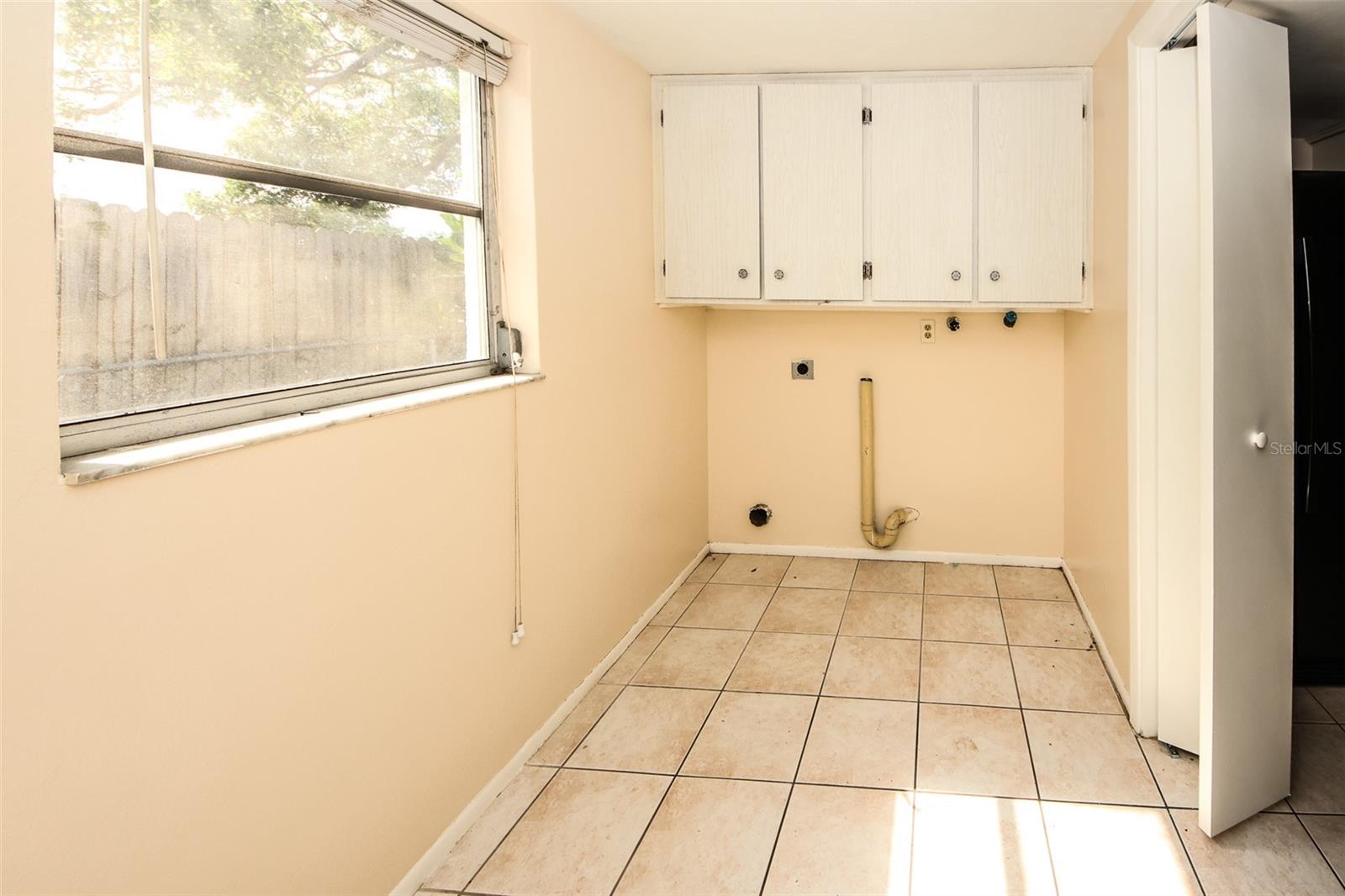 Image 12 of 25 For 7904 Judith Crescent