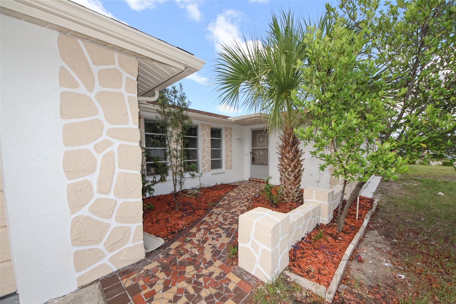 Image 4 of 25 For 7904 Judith Crescent