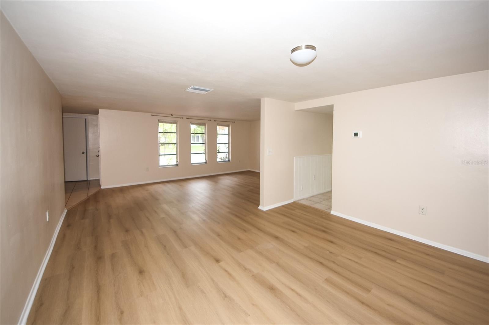 Image 7 of 25 For 7904 Judith Crescent