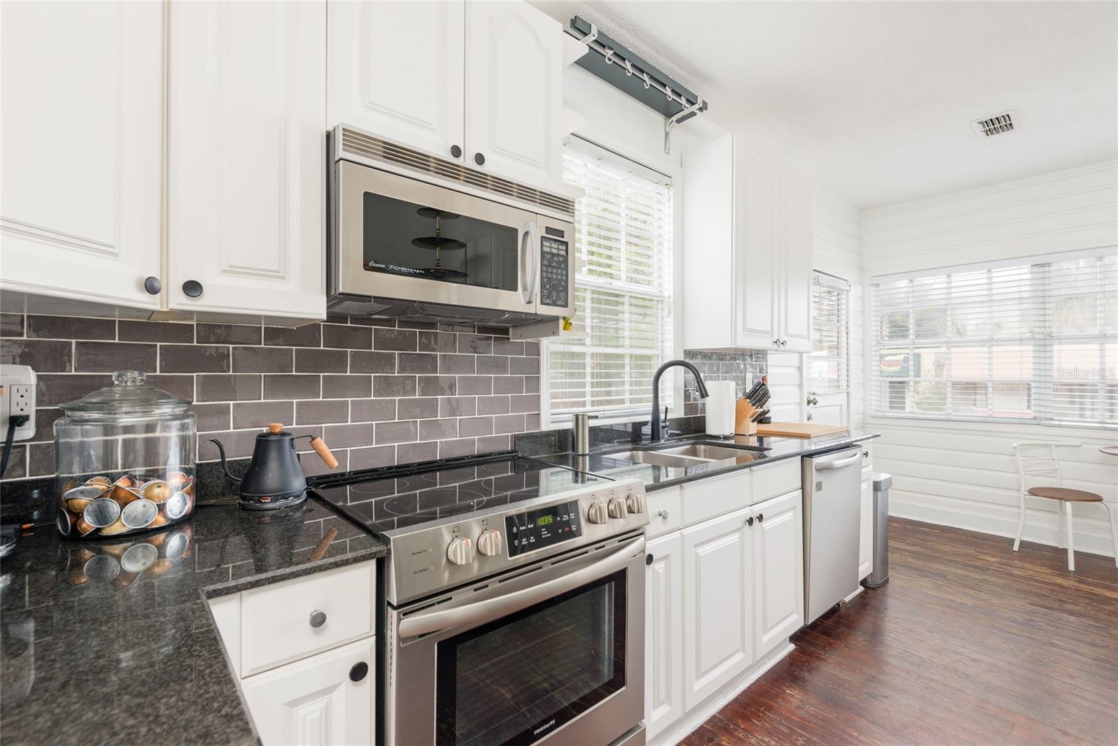 Image 11 of 27 For 3012 Julia Street