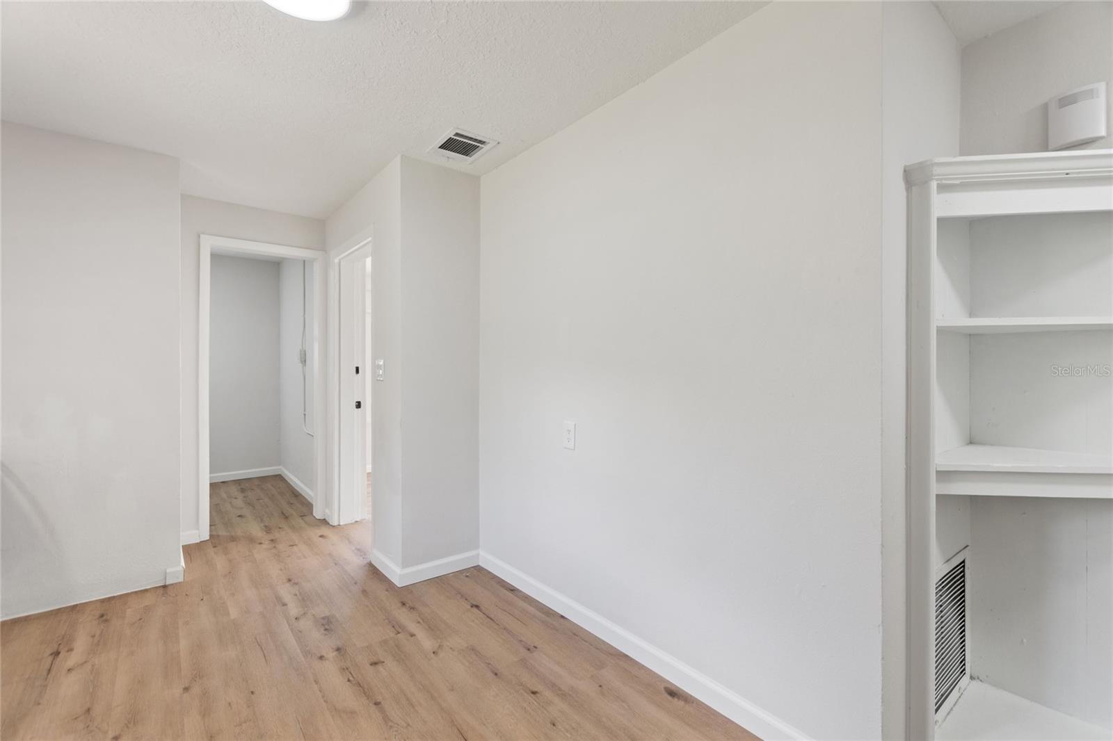 Listing photo id 8 for 20 Washington Street