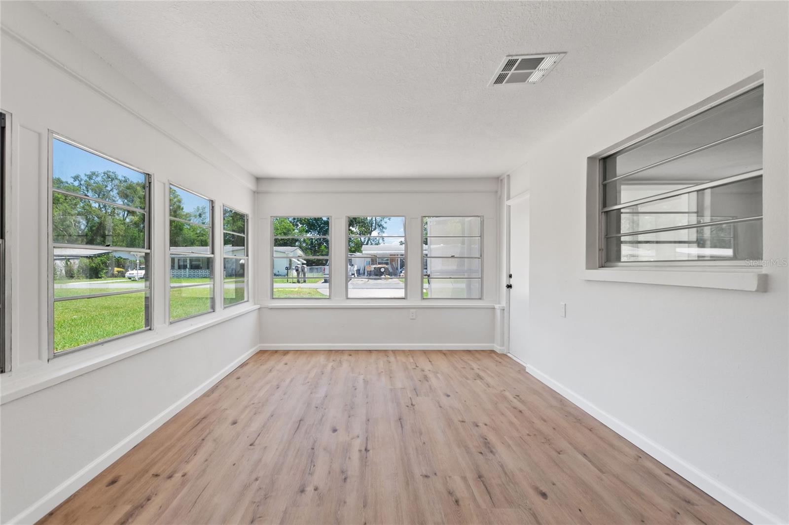 Listing photo id 9 for 20 Washington Street