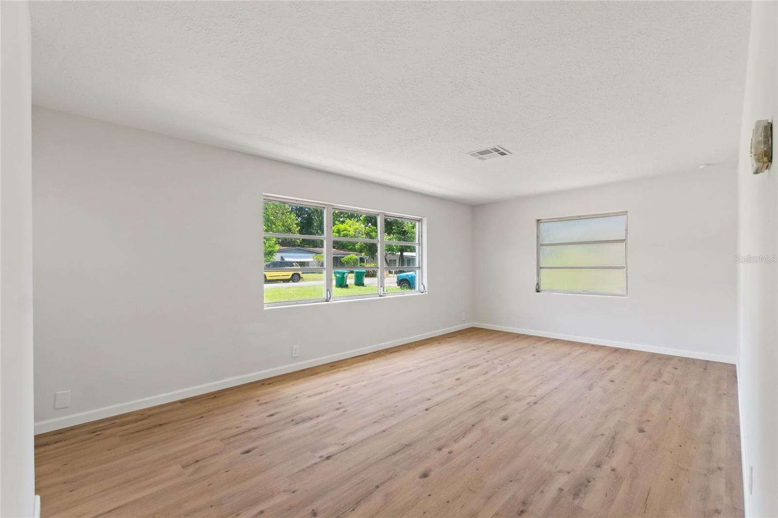 Listing photo id 13 for 20 Washington Street