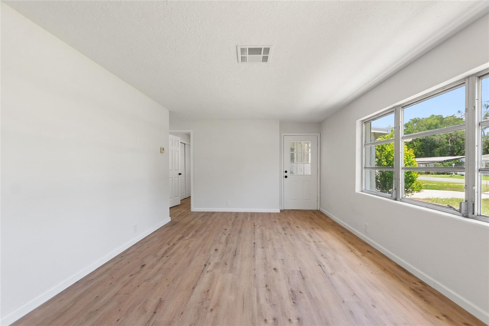 Listing photo id 14 for 20 Washington Street
