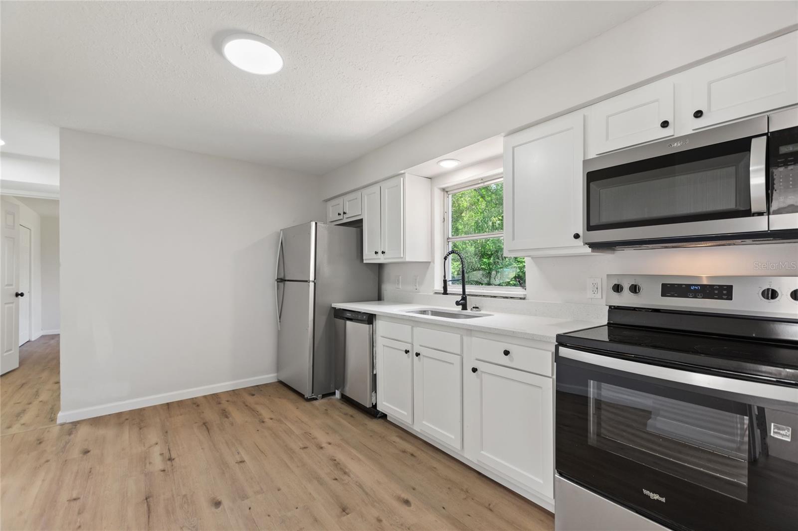 Listing photo id 4 for 20 Washington Street