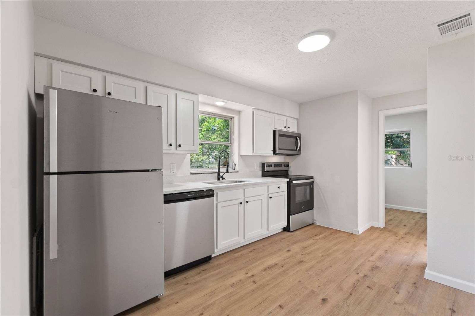 Listing photo id 5 for 20 Washington Street