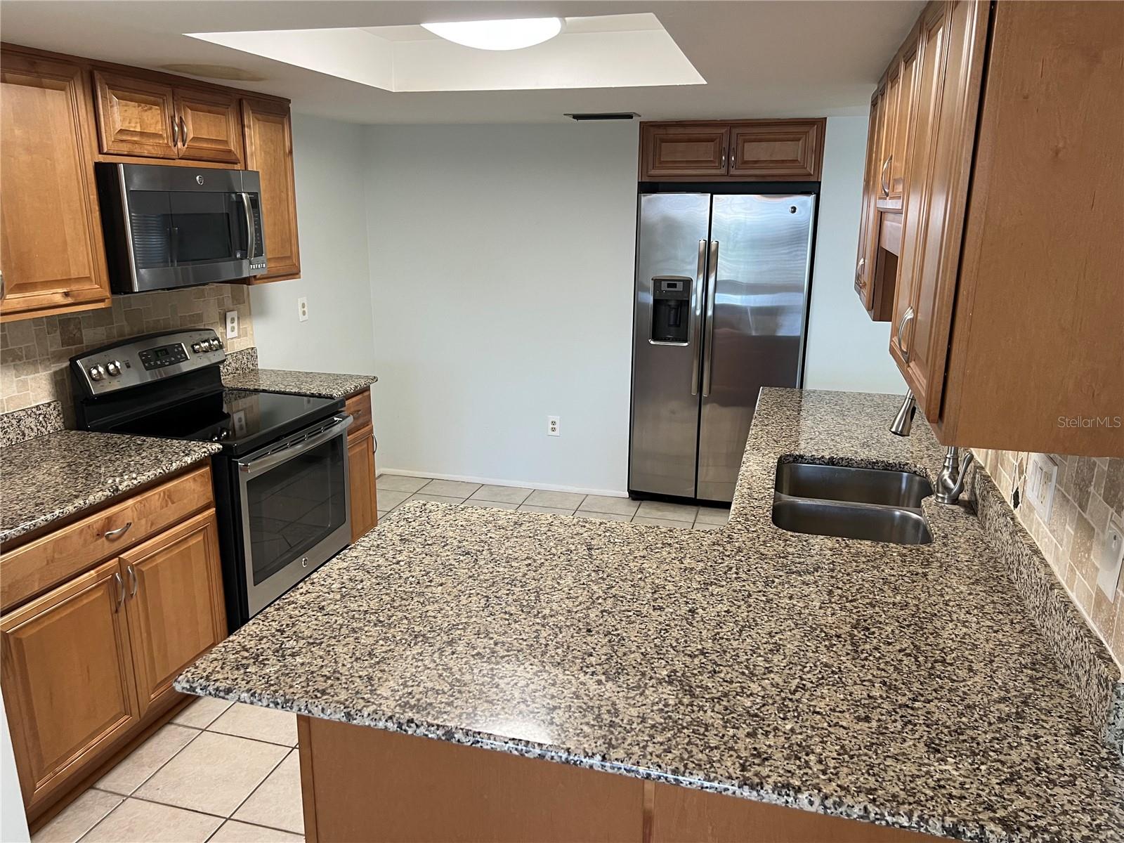 Image 12 of 27 For 647 Fairmont Avenue C