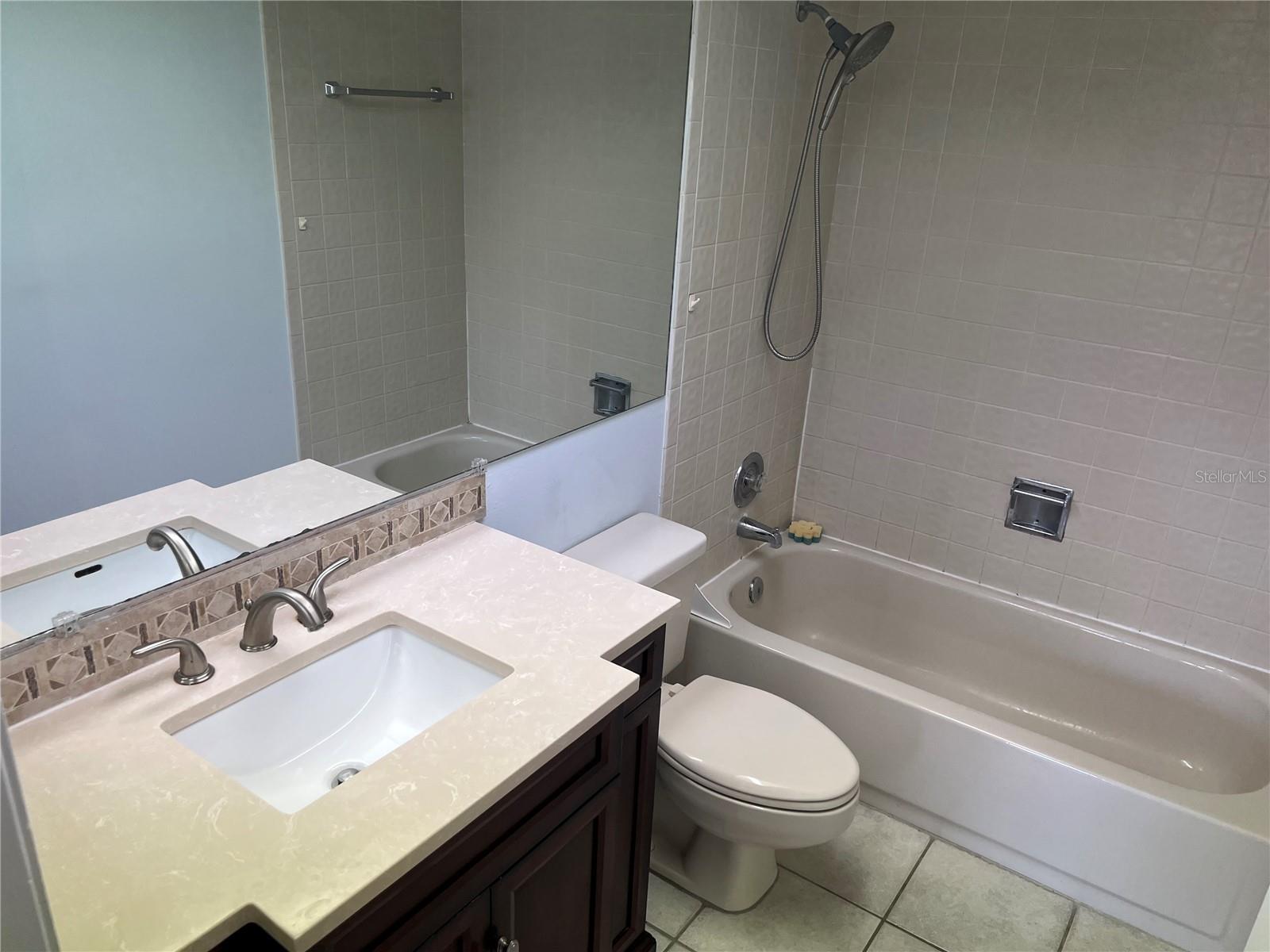 Image 21 of 27 For 647 Fairmont Avenue C