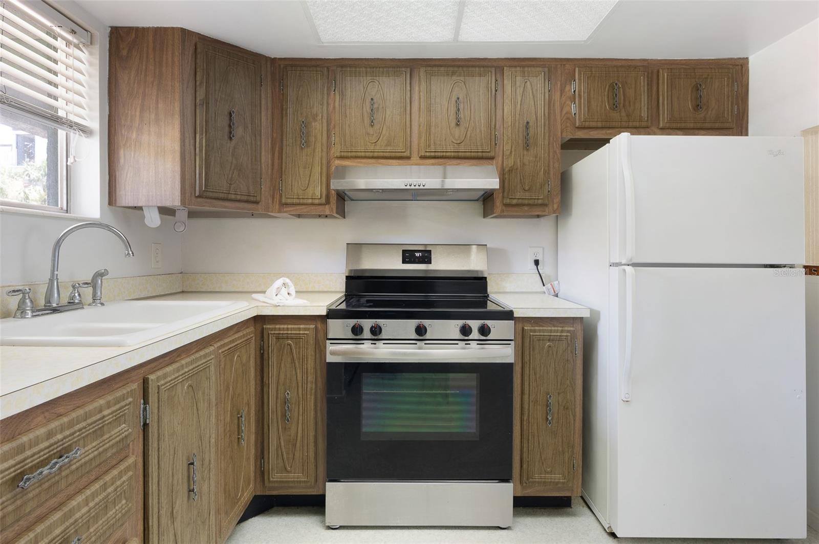 Image 5 of 30 For 801 83rd Avenue N 209