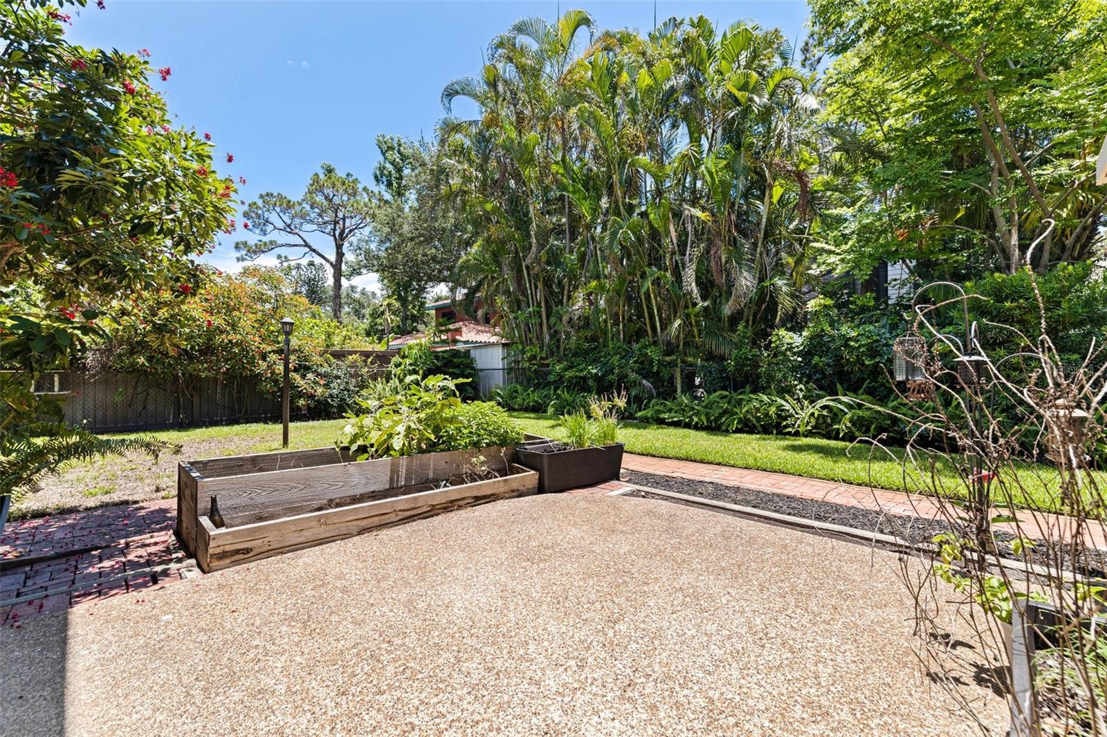 Image 37 of 54 For 768 Pinellas Point Drive S