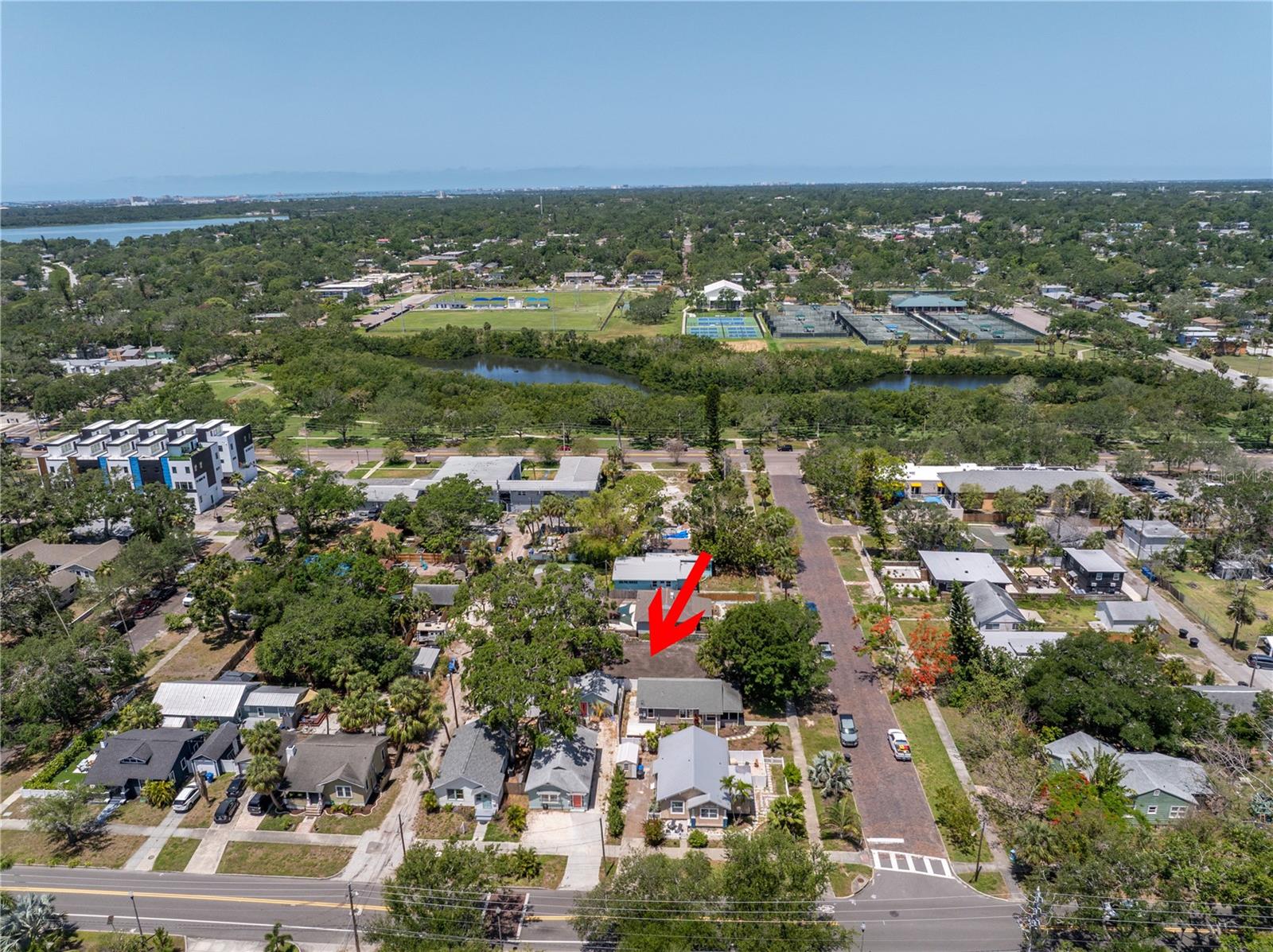 Listing photo id 7 for 320 20th Avenue S