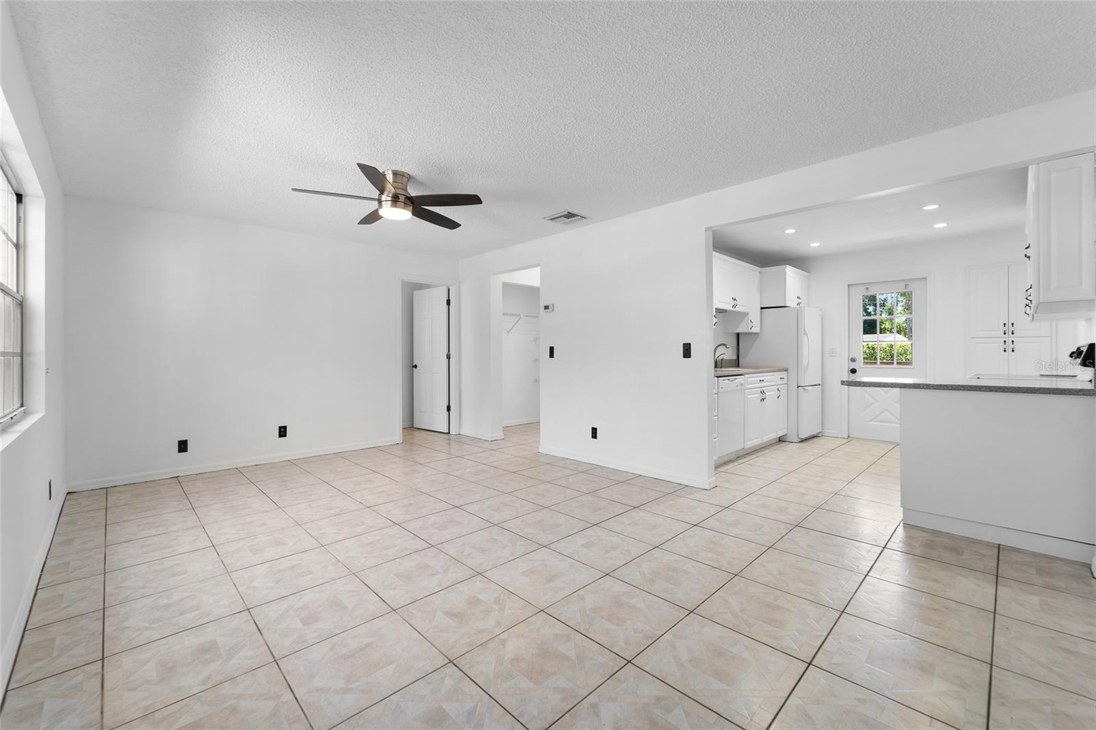 Image 3 of 20 For 5549 67th Avenue N 815