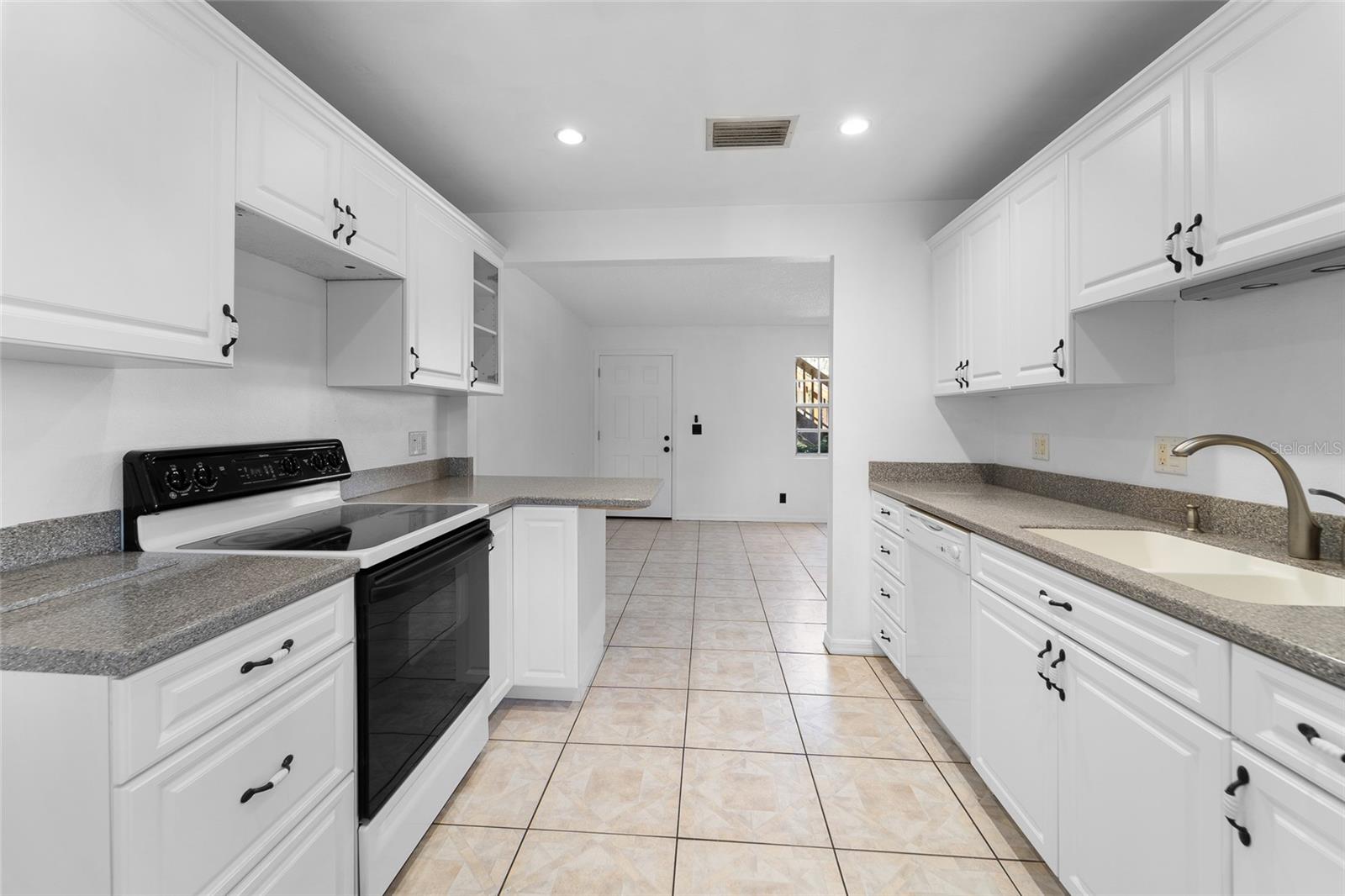 Image 5 of 20 For 5549 67th Avenue N 815