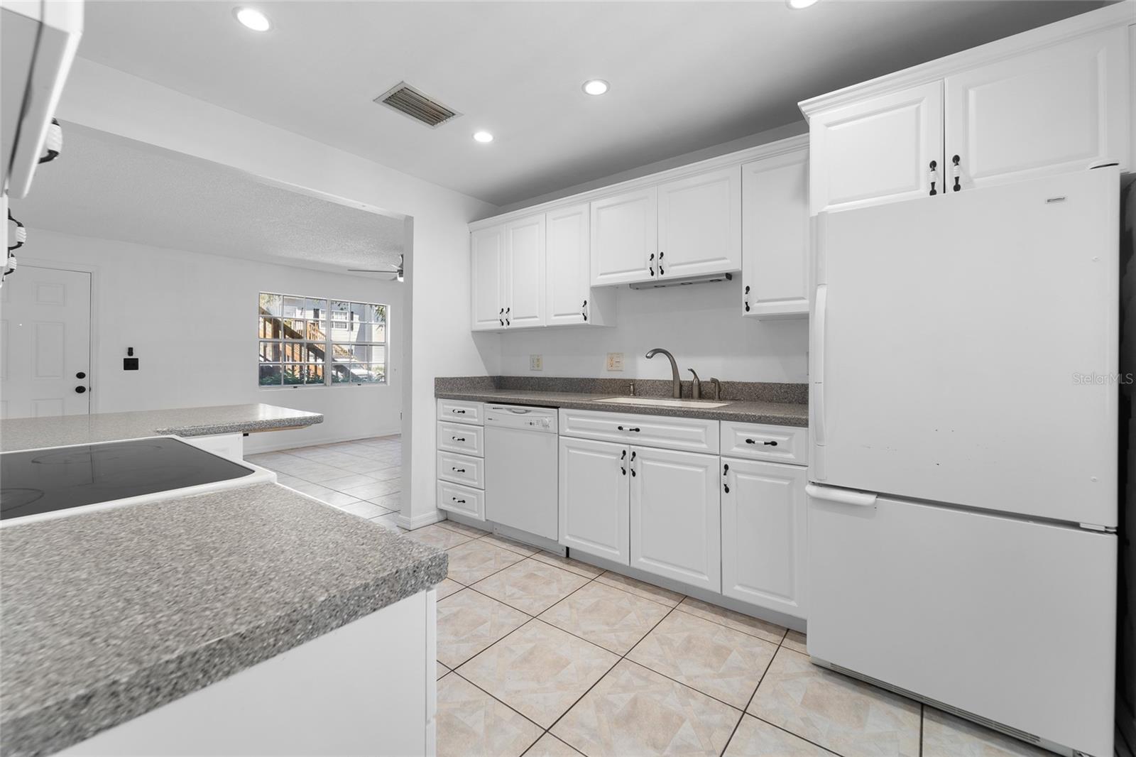 Image 6 of 20 For 5549 67th Avenue N 815